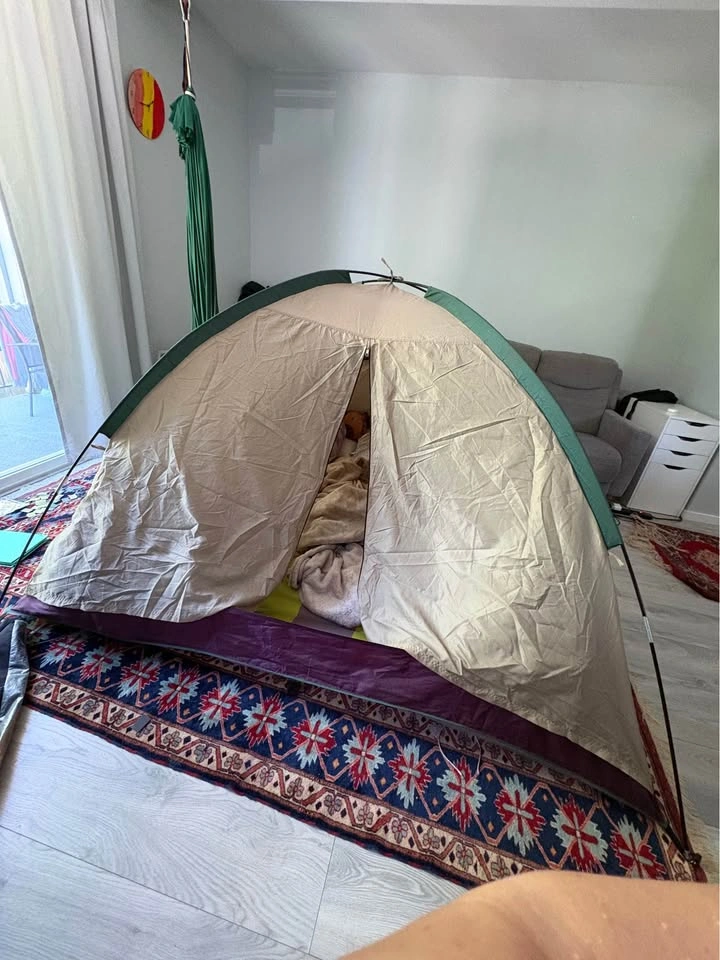 4 person tent with poles, good condition, includes rain guard - photo 2