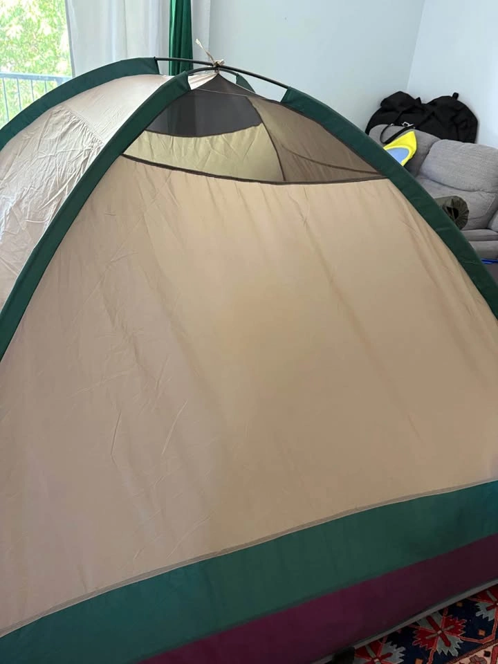 4 person tent with poles, good condition, includes rain guard - photo 3
