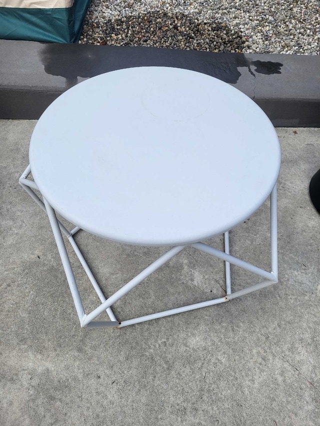 Geometric Metal Side Table - photo 2