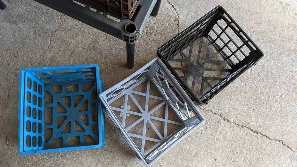 LOT OF 7 MILK CRATES ITEM HOLDER - photo 3