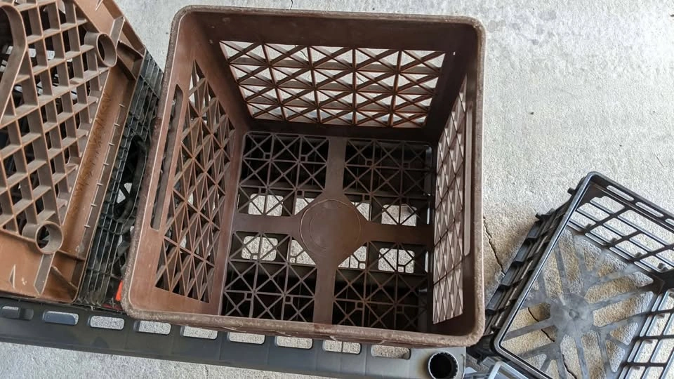 LOT OF 7 MILK CRATES ITEM HOLDER - photo 4