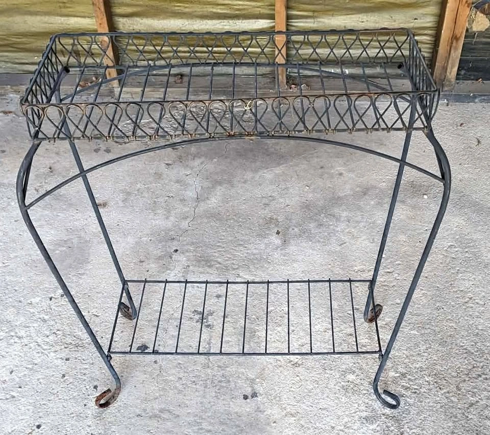 METAL PLANT STAND BASKET TOP SHELF BOTTOM