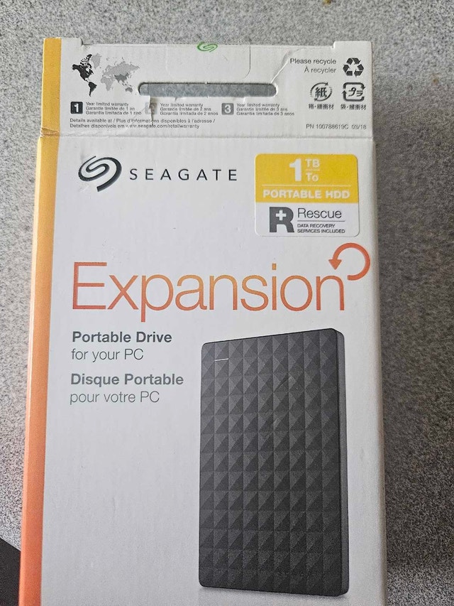 Seagate Expansion 1TB Portable Drive - photo 2