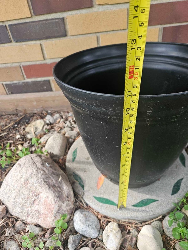 5 Outdoor Planters - photo 5