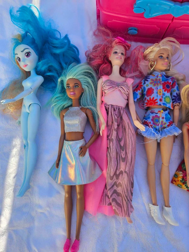 Barbie Wardrobe and Doll Bundle - photo 3