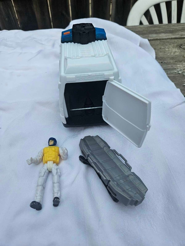 Police and Ambulance Playset - photo 2