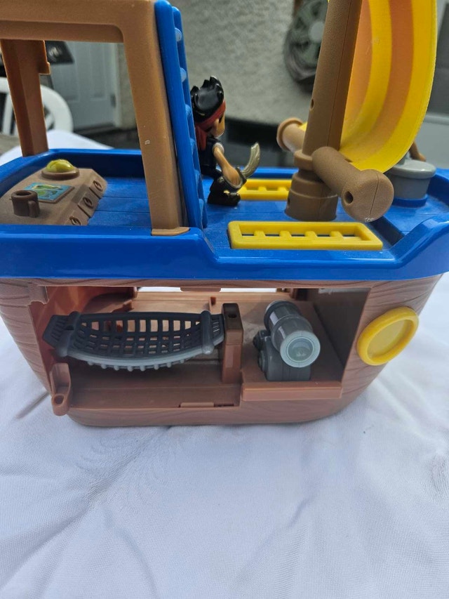Jake and the Never Land Pirates Bucky Pirate Ship Toy - photo 4