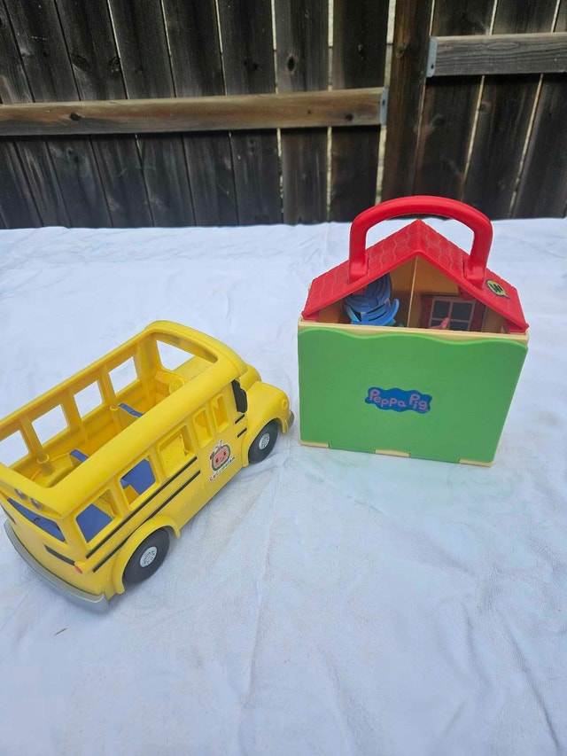 Cocomelon School Bus and Peppa Pig House Playset