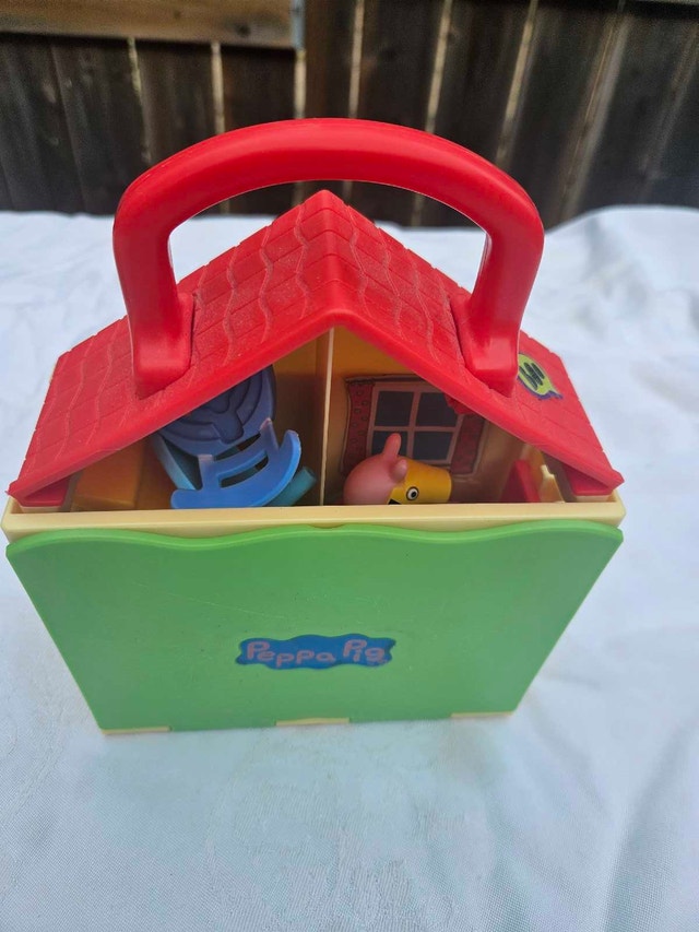 Cocomelon School Bus and Peppa Pig House Playset - photo 3