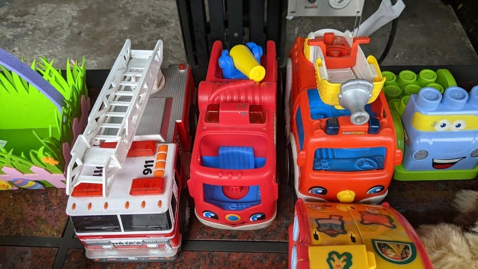 LOT OF 17 KIDS TOYS FIRETRUCKS ROCKETSHIP SPIDERMAN MOTORCYCLE - photo 4