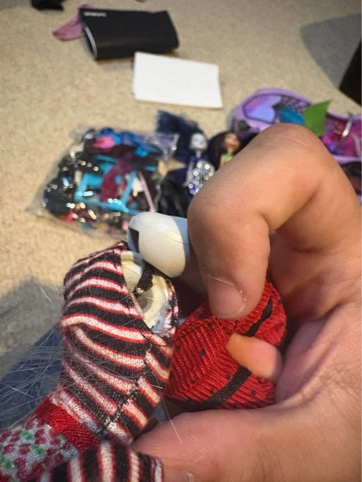 G1 and G3 Monster High Dolls and Batman Figure - photo 2