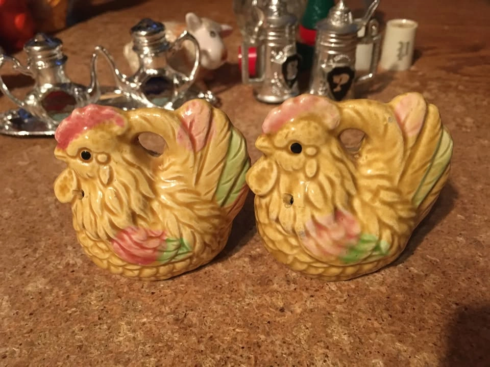 Lot of 11 Salt and Pepper Shaker Sets with Extras - photo 4