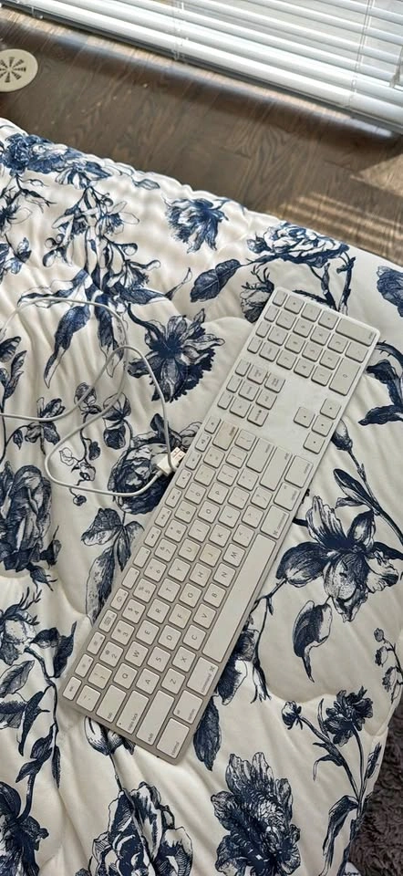 Apple keyboard