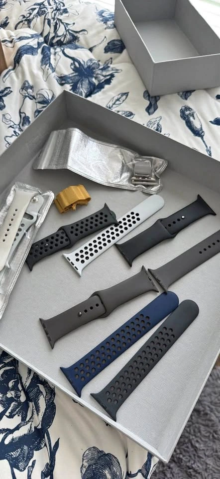 Multiple Apple Watch Bands - Various Sizes and Colours