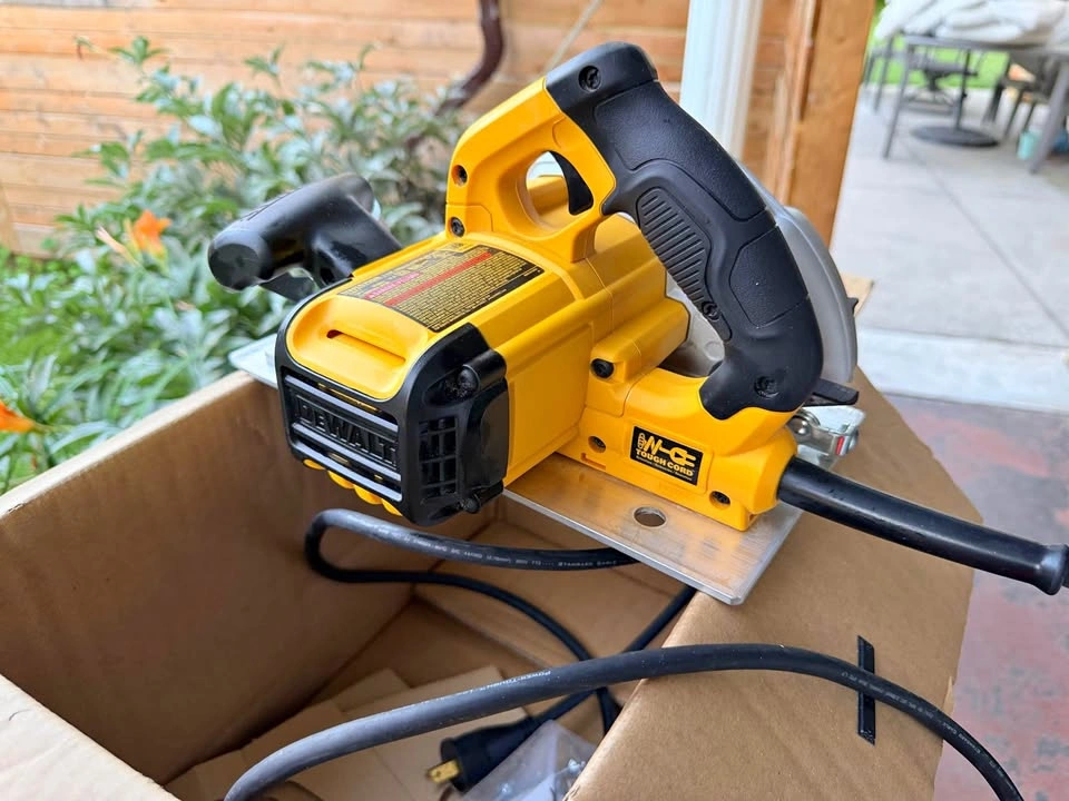 DEWALT 7-1/4-Inch Circular Saw (DWE575SB)