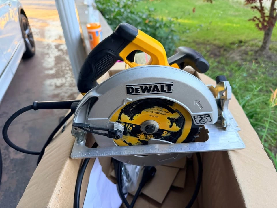 DEWALT 7-1/4-Inch Circular Saw (DWE575SB) - photo 3
