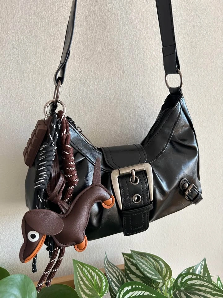 Y2K shoulder bag with charms - photo 3