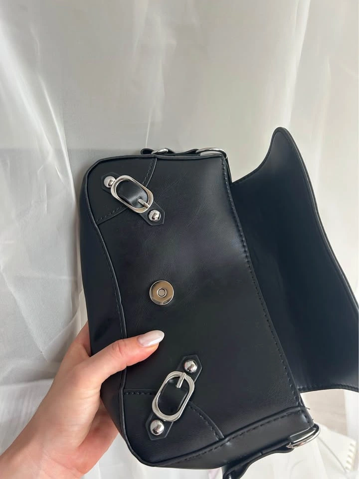 Black matte shoulder bag - photo 4