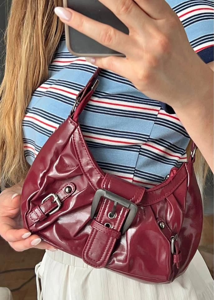 Red/burgundy shoulder bag