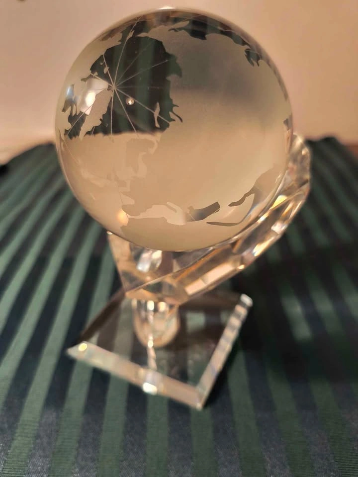 Crystal Globe in hand - photo 4
