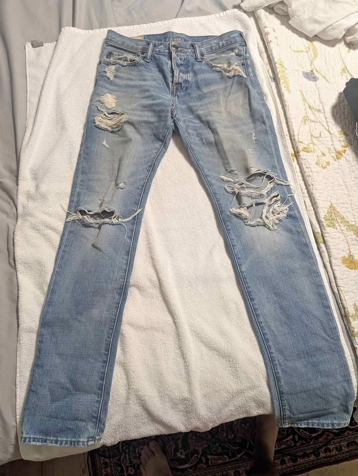 Abercrombie & Fitch Distressed Jeans 32x34