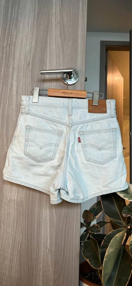 New Levi’s mom shorts size 24 (runs large) - photo 2