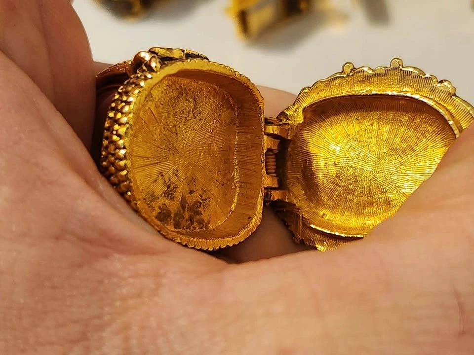 Vintage Gold Tone Ornate Poison Ring - Size 6 - photo 3
