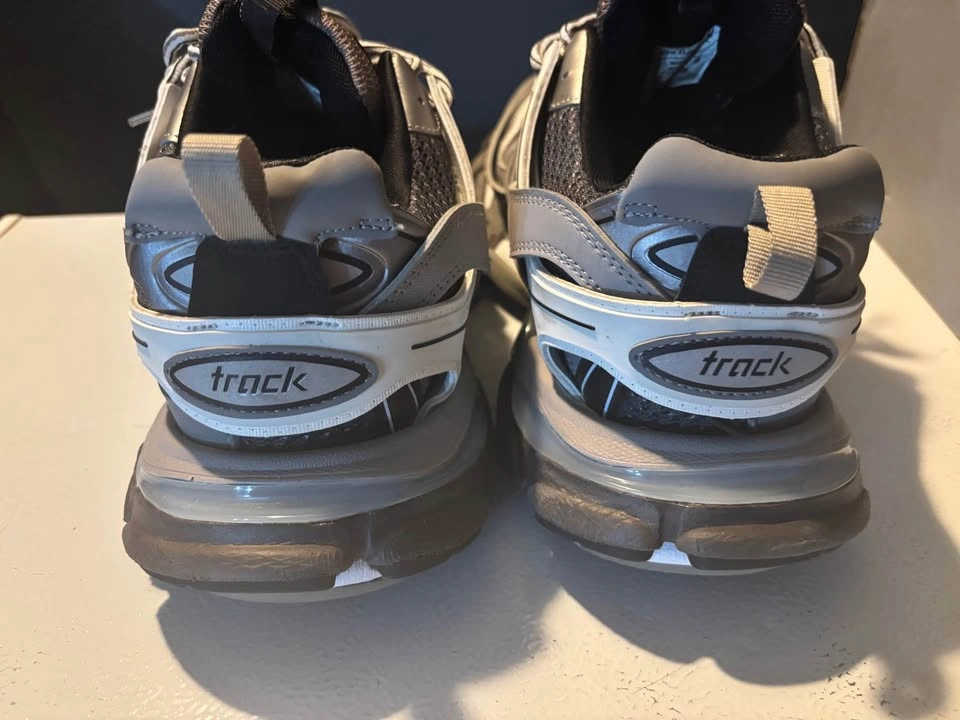 Grey Balenciaga track LED - photo 3