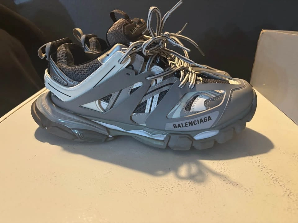 Grey Balenciaga track LED - photo 4