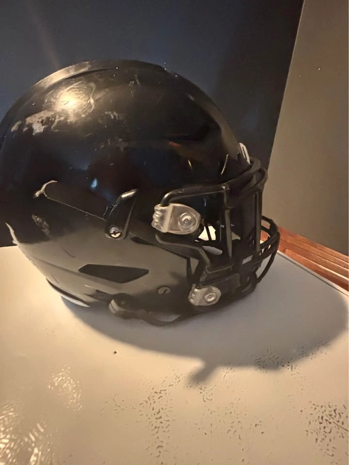 Football Speedflex helmet with blackout visor - photo 3