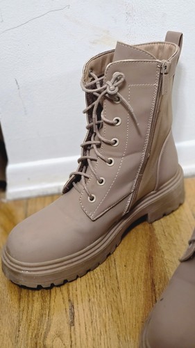Women’s Beige Combat Ankle Boots Lace-Up Side Zip Lug Sole 8.5 - photo 4