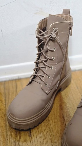 Women’s Beige Combat Ankle Boots Lace-Up Side Zip Lug Sole 8.5 - photo 5