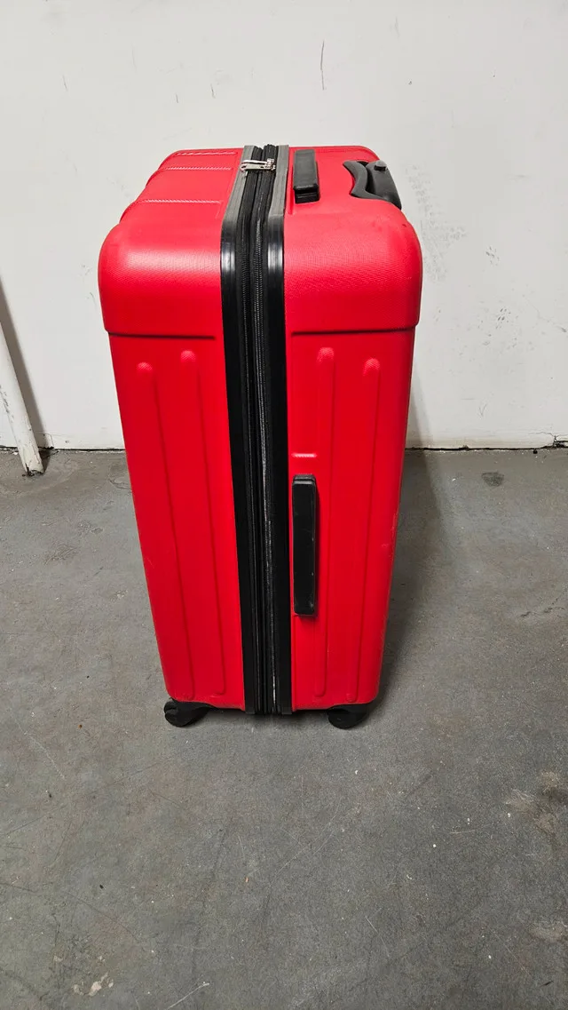 Tommy Hilfiger Spinner Suitcase - Red image indicator(2)