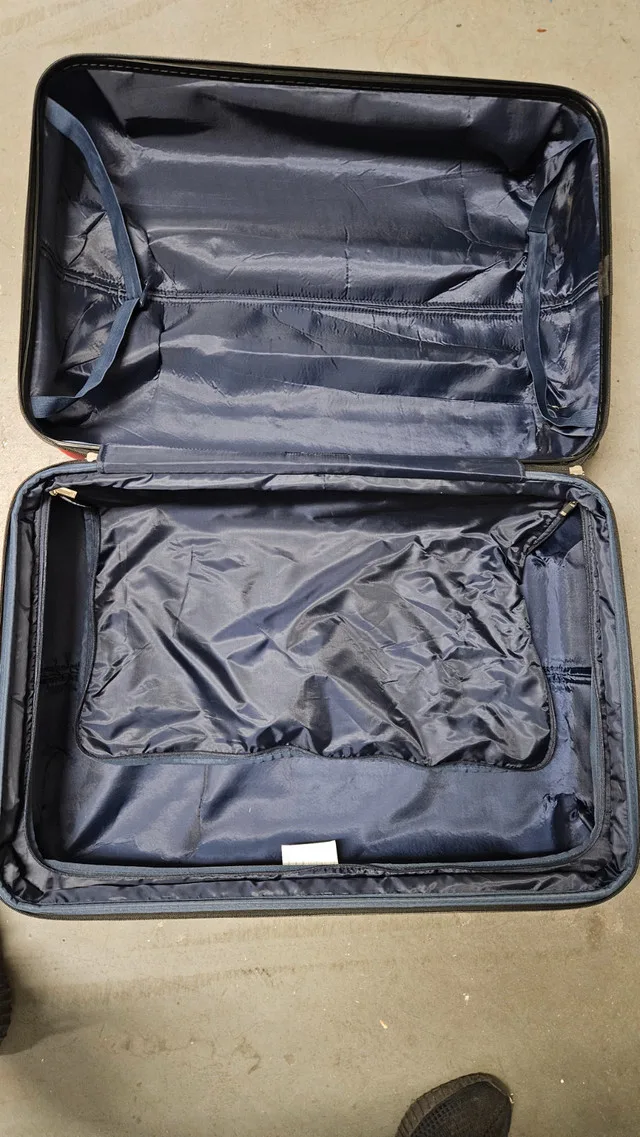 Tommy Hilfiger Spinner Suitcase - Red image indicator(5)