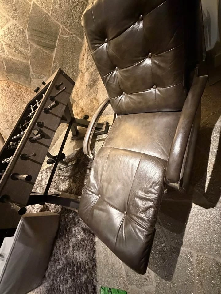 Designer Leather LAZY boy rocking recliner - photo 4