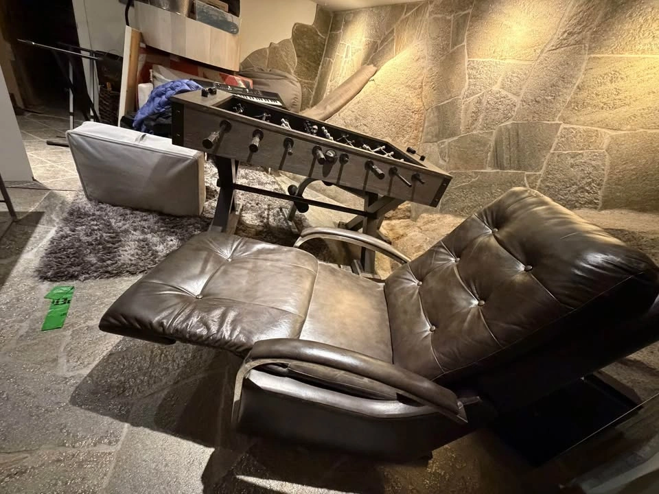 Designer Leather LAZY boy rocking recliner - photo 5