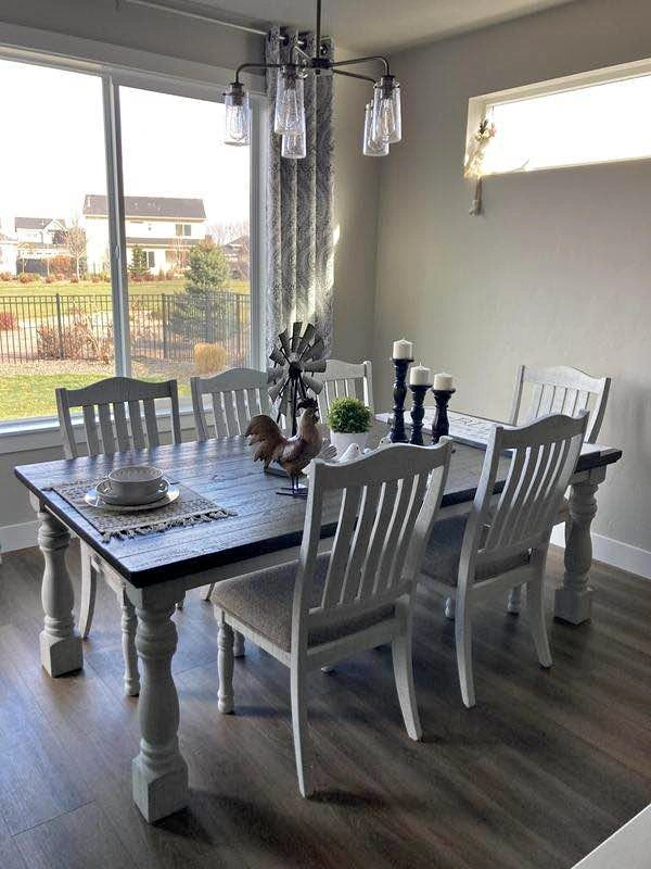 Ashley Havalance 7-Piece Dining Set