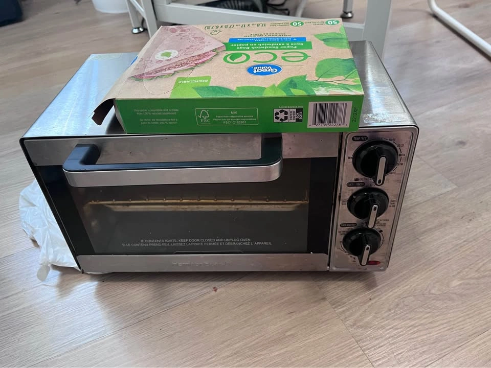 Used mini oven - free sandwich bags!!! - photo 3