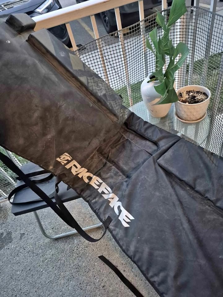 Race Face Tailgate Pad