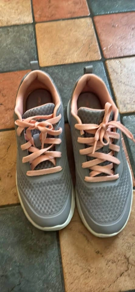 Womens sketcher running shoes