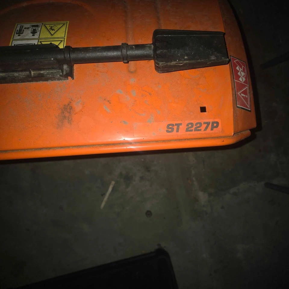 Husqvarna ST227P Snow Blower - photo 2