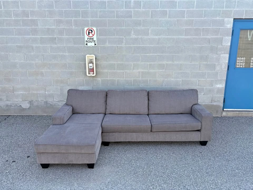 Modern Grey Sectional Sofa with Chaise