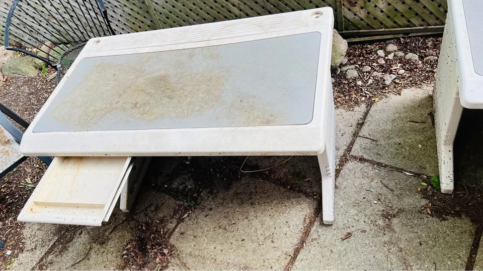 2 Rubbermaid micro computer desk - photo 3