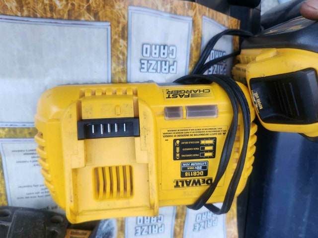 Two DEWALT 9Ah FLEXVOLT Batteries and DCB118 Fast Charger - photo 2