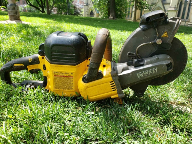 DEWALT 60V MAX 9" Brushless Cut-Off Saw