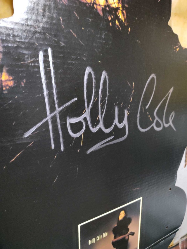 Vintage 90's Holly Cole Standee Autographed - photo 2