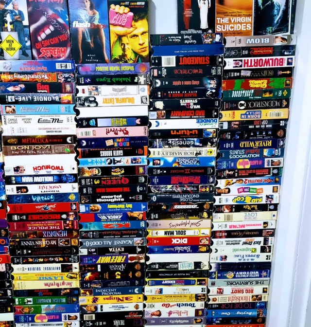 Vintage 500+ VHS Tapes - photo 2