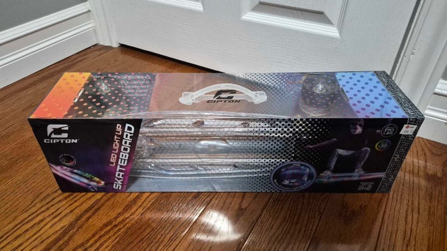 New LIGHT UP Skate Board - BRAND NEW IN BOX - photo 2