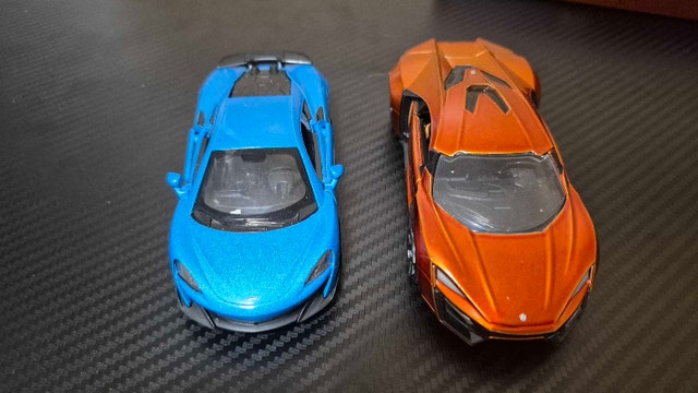 Car models (Mclaren 570 and Lykan Hypersport)