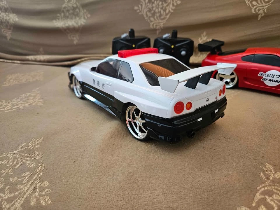 Jada RC Toyota Supra and Police Nissan Skyline - photo 2